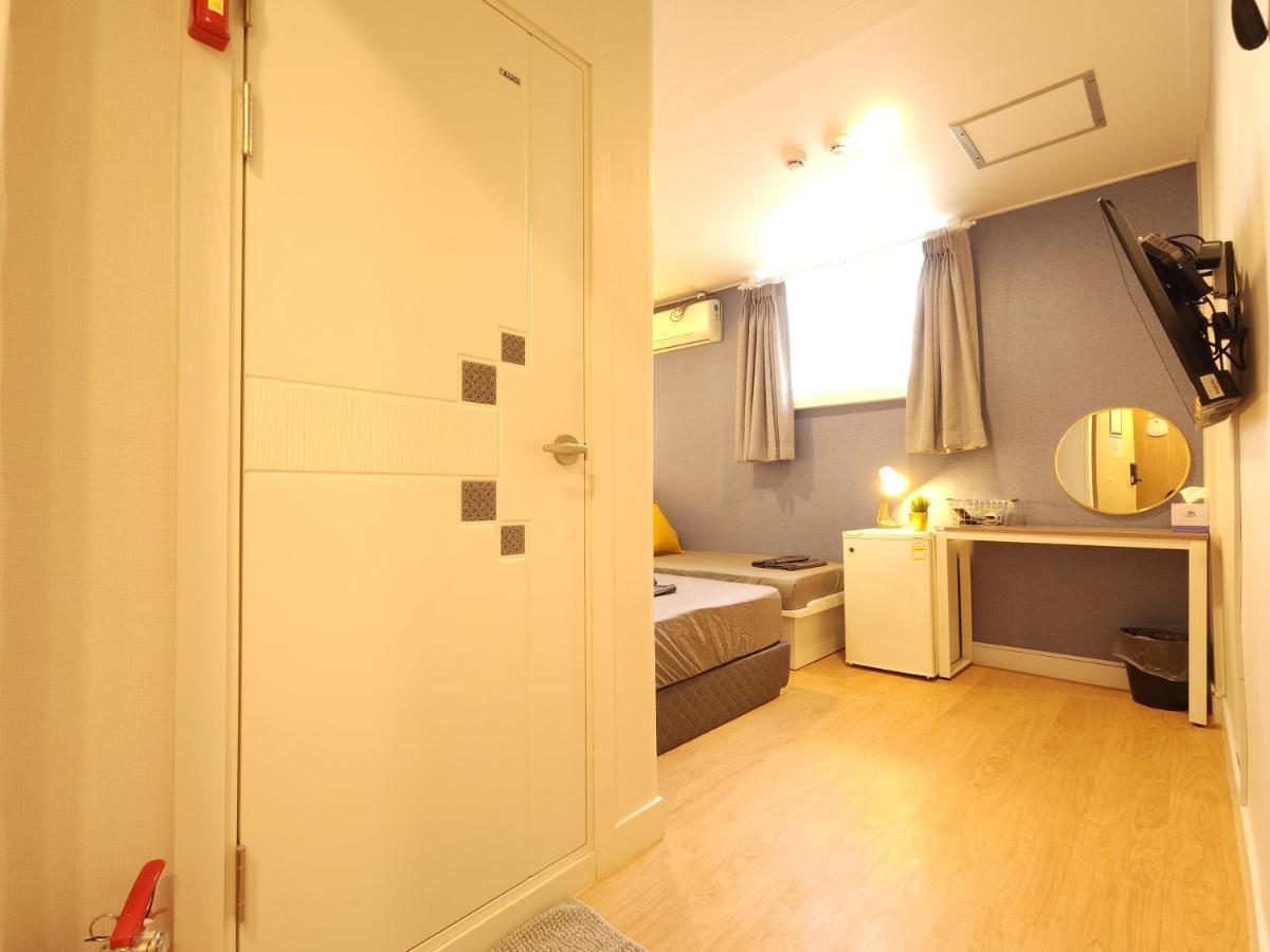 Oyo Myeongdong 5 Lodge Сеул Экстерьер фото