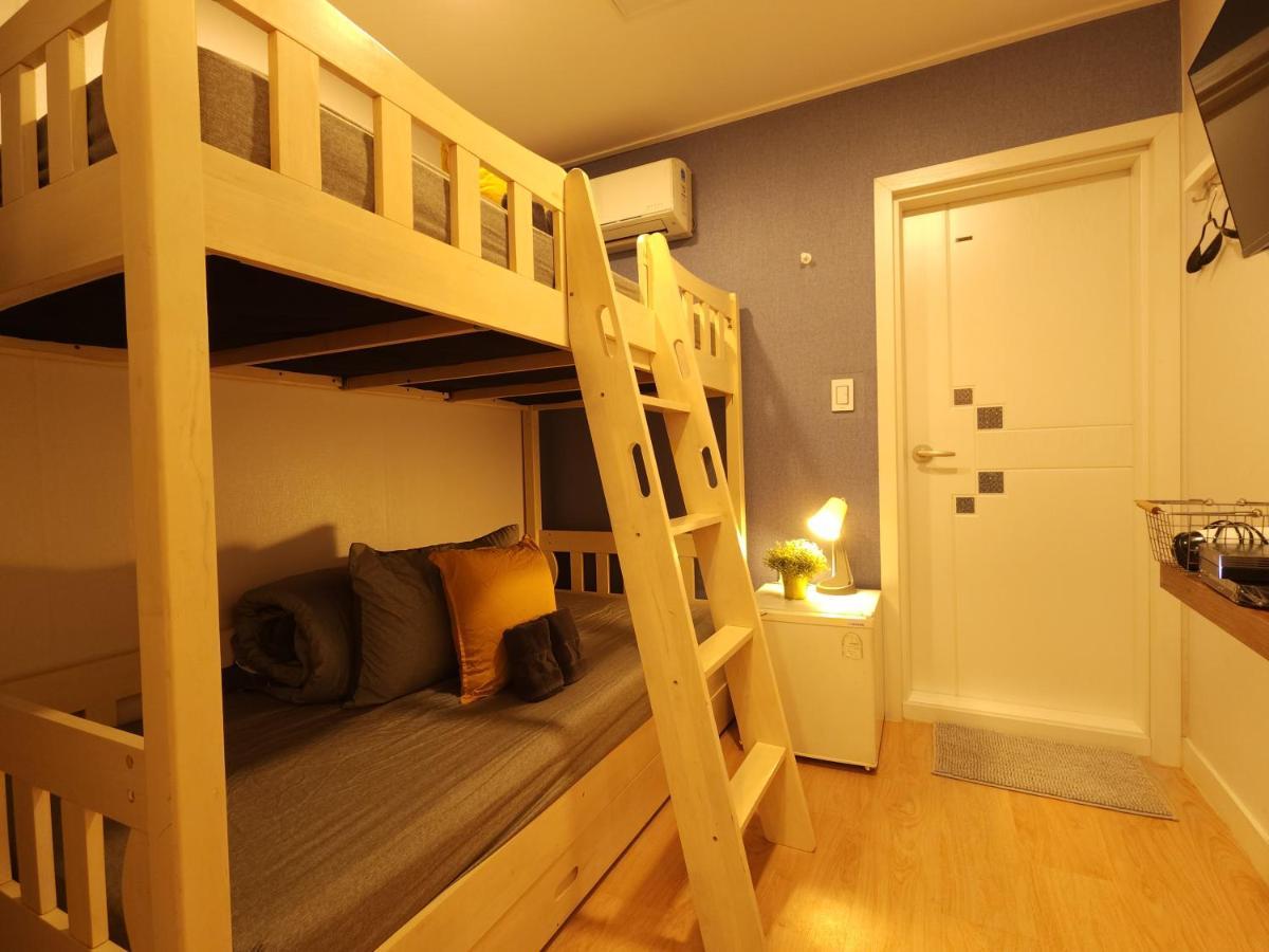 Oyo Myeongdong 5 Lodge Сеул Экстерьер фото