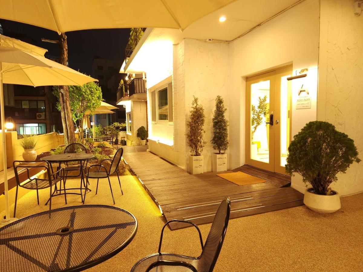 Oyo Myeongdong 5 Lodge Сеул Экстерьер фото
